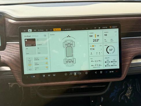 Used 2022 Rivian R1T Adventure image 15