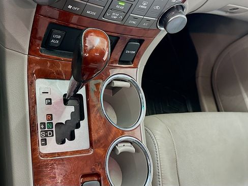 Used 2012 Toyota Highlander Limited w/ Tow Pkg image 25