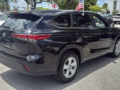 Used 2023 Toyota Highlander L FWD image 9