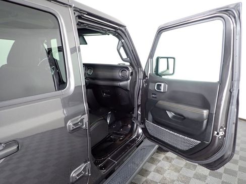 Used 2021 Jeep Gladiator Overland image 41