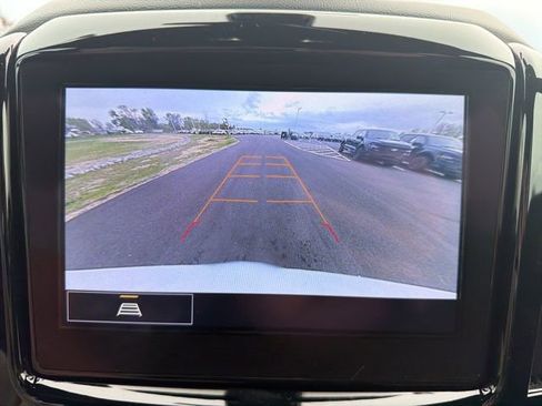 Used 2023 Chevrolet Traverse LT image 32