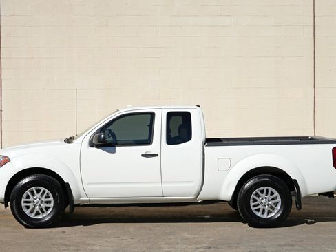 Used 2017 Nissan Frontier SV w/ SV Value Truck Package AWD/4WD image 37