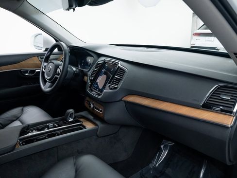 Used 2025 Volvo XC90 T8 Plus image 27