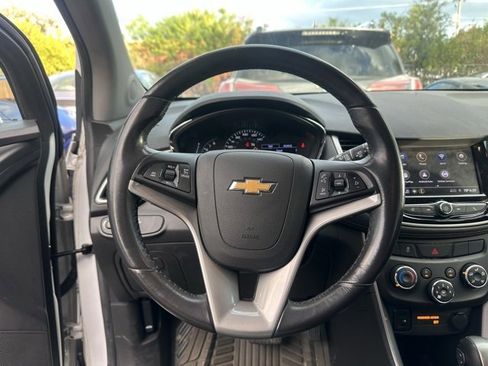 Used 2020 Chevrolet Trax LT w/ LT Convenience Package image 14