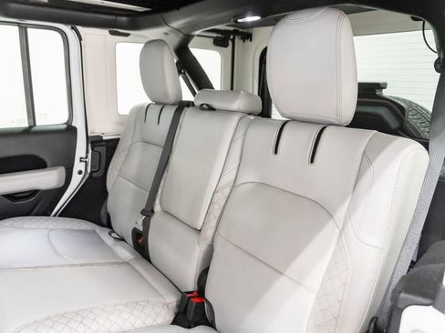 Used 2021 Jeep Wrangler Unlimited Sahara image 24