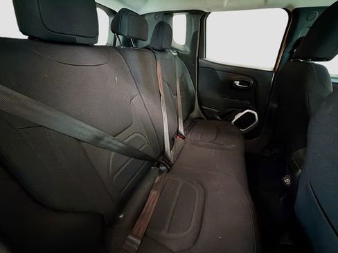 Used 2018 Jeep Renegade Latitude image 19