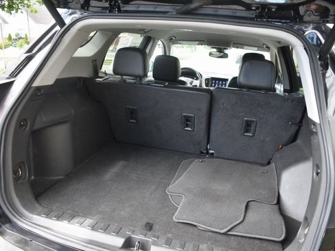 Used 2023 GMC Terrain SLT image 33