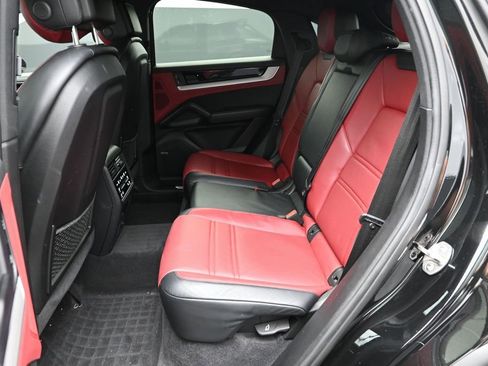 Certified 2024 Porsche Cayenne Coupe AWD/4WD image 16