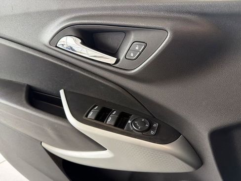 Certified 2025 Chevrolet Trax LS image 21