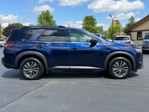 Used 2022 Nissan Pathfinder SV AWD/4WD image 8