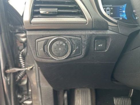 Used 2020 Ford Fusion SE FWD image 19