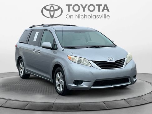 Used 2011 Toyota Sienna LE image 8
