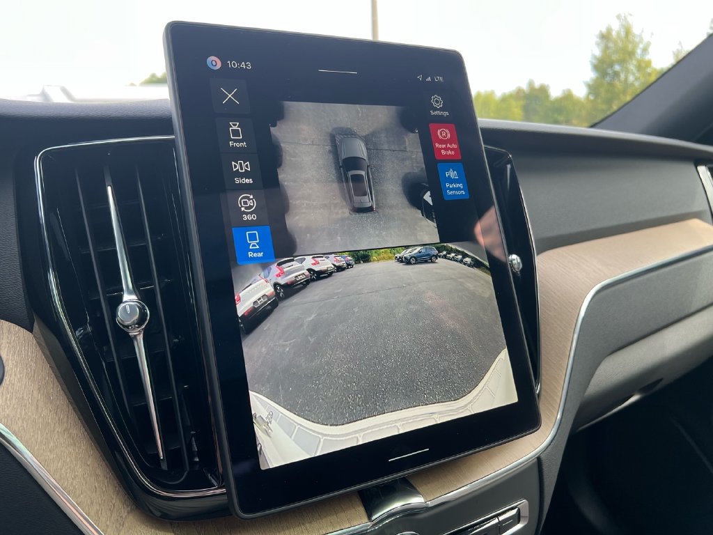 Certified 2026 Volvo XC60 B5 Plus AWD/4WD image 19