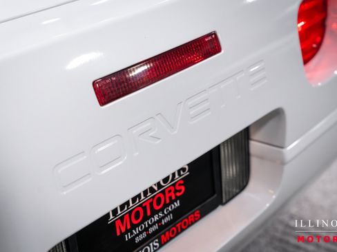 Used 1991 Chevrolet Corvette Convertible RWD image 13