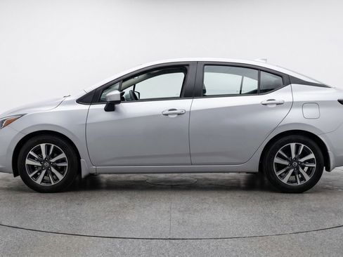 Used 2025 Nissan Versa SV image 5