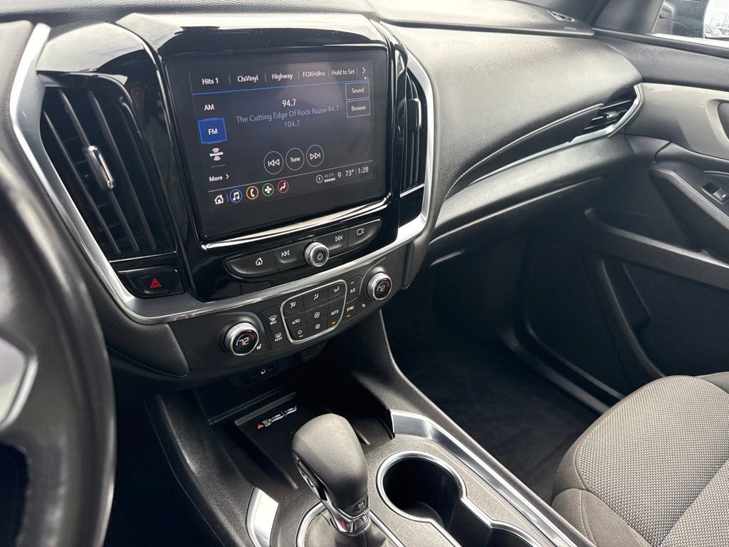 Certified 2022 Chevrolet Traverse LT w/ Midnight/Sport Edition AWD/4WD image 18