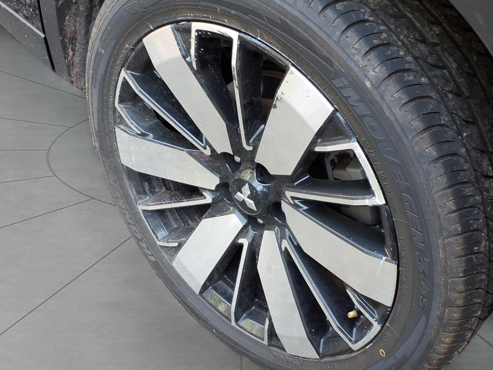Used 2025 Mitsubishi Outlander SE AWD/4WD image 5