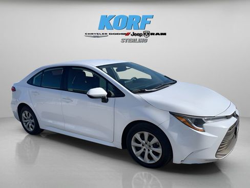 Used 2023 Toyota Corolla LE image 3