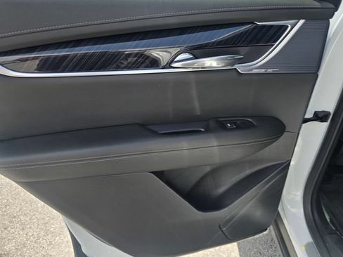 Used 2024 Cadillac XT6 Premium Luxury w/ Technology Package FWD image 16