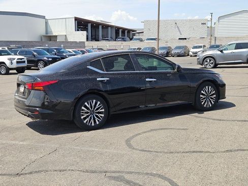 Used 2025 Nissan Altima 2.5 SV w/ SV Premium Package FWD image 5