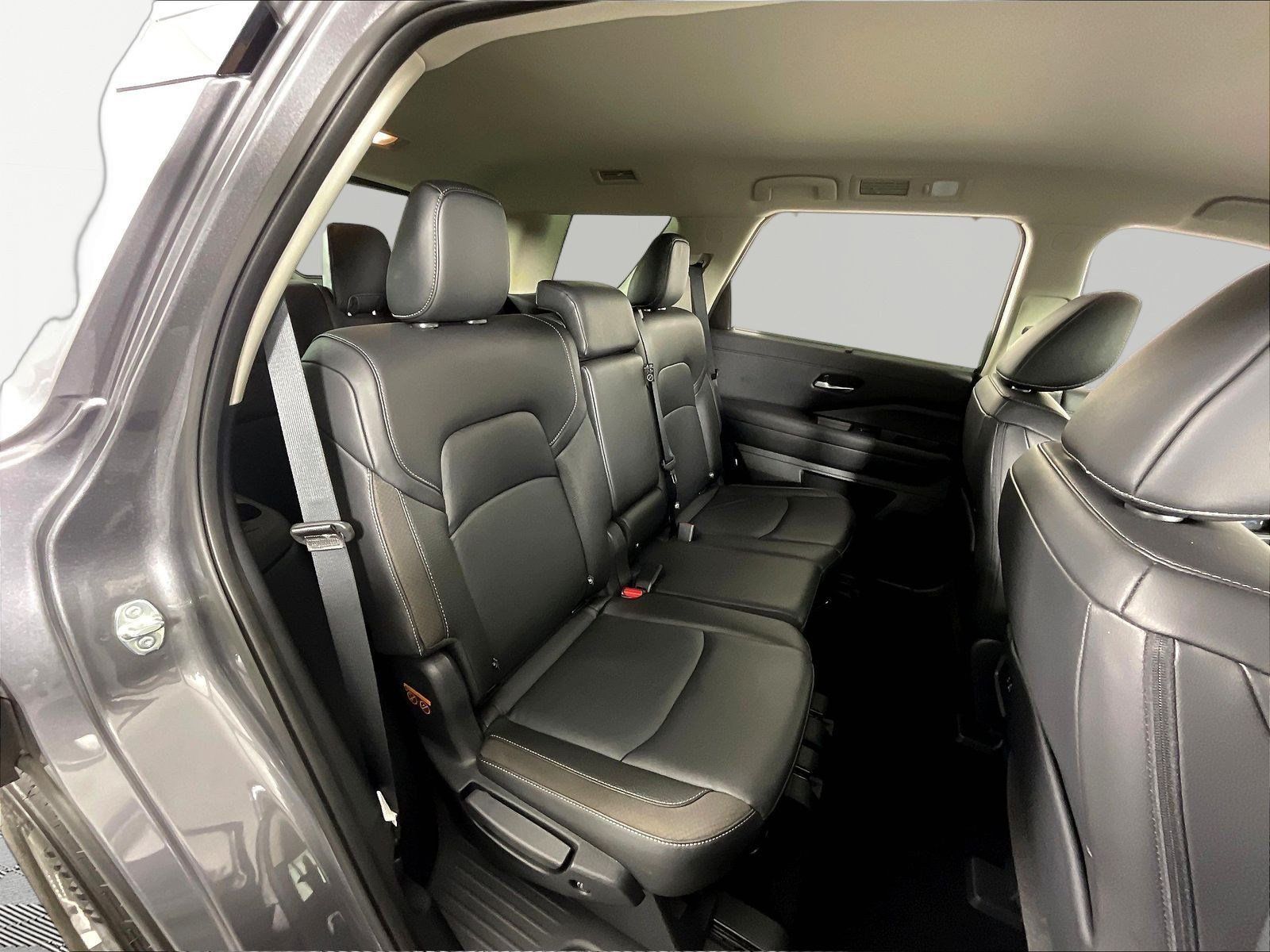 Certified 2025 Nissan Pathfinder SL FWD image 24