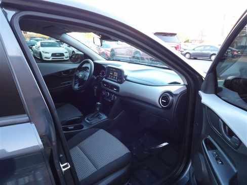 Used 2021 Hyundai Kona SE image 7
