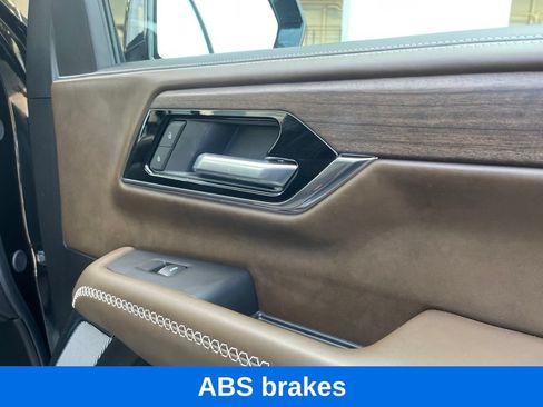 Used 2025 GMC Yukon XL Denali Ultimate AWD/4WD image 21