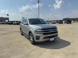 Used 2023 Ford Expedition Limited image 2