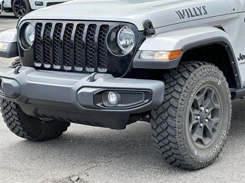 Used 2022 Jeep Gladiator Willys image 8