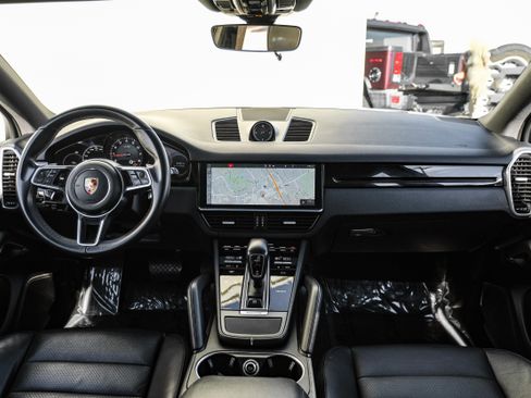 Used 2020 Porsche Cayenne image 14