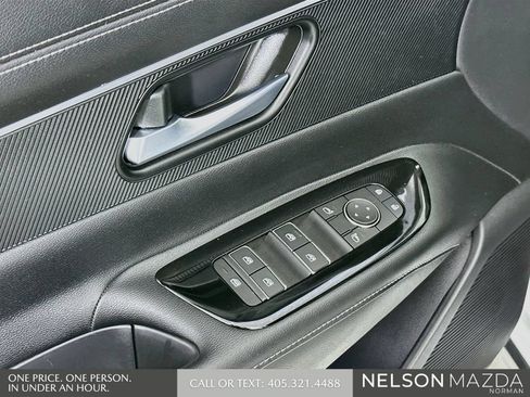 Used 2025 Nissan Murano SV FWD image 19