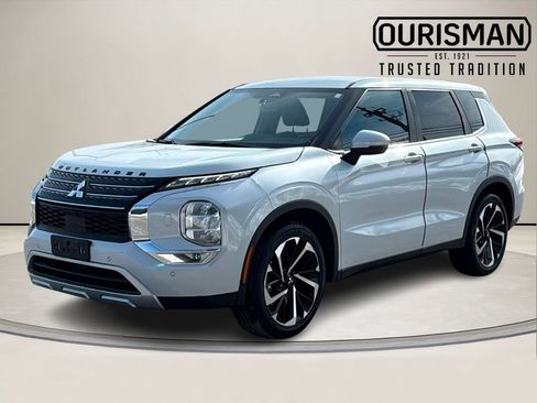 Used 2022 Mitsubishi Outlander SE image 2