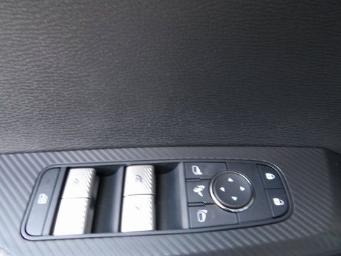 New 2025 Mitsubishi Outlander SE image 20