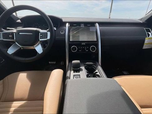 New 2026 Land Rover Discovery Dynamic SE image 5
