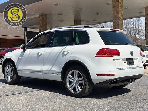 Used 2013 Volkswagen Touareg Executive image 4
