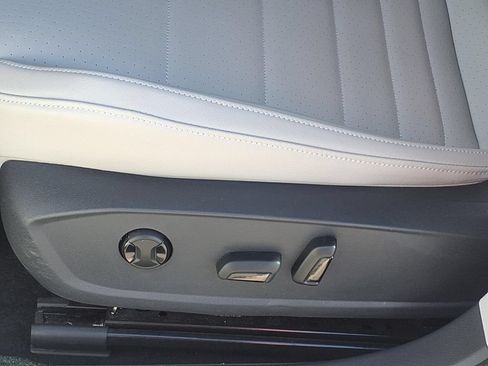 Used 2024 Volkswagen Jetta SE FWD image 12