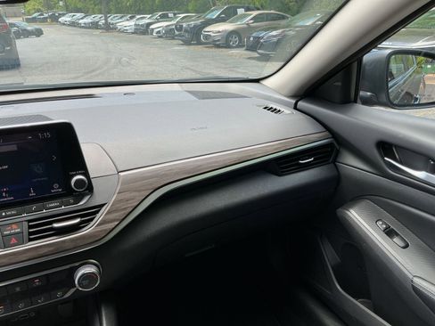 Used 2025 Nissan Altima 2.5 SV FWD image 30