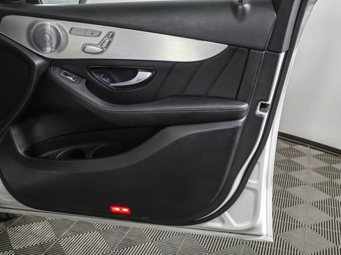 Used 2020 Mercedes-Benz GLC 300 4MATIC image 46