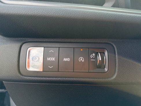 Used 2025 Chevrolet Traverse LT w/ Sun and Wheel Package AWD/4WD image 19