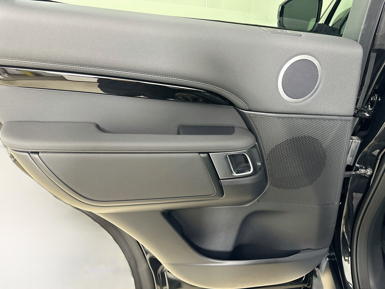 New 2026 Land Rover Discovery S AWD/4WD image 36