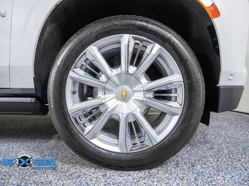 Used 2024 Chevrolet Suburban High Country w/ Advanced Technology Package AWD/4WD image 46