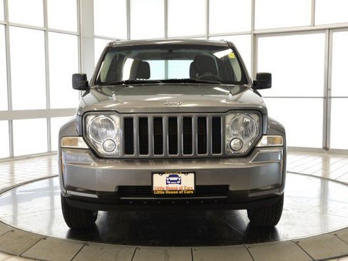 Used 2012 Jeep Liberty Sport image 2