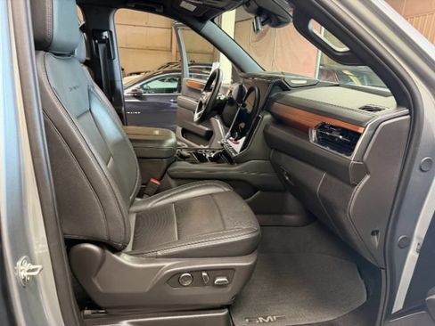 Used 2025 GMC Yukon Denali AWD/4WD image 33