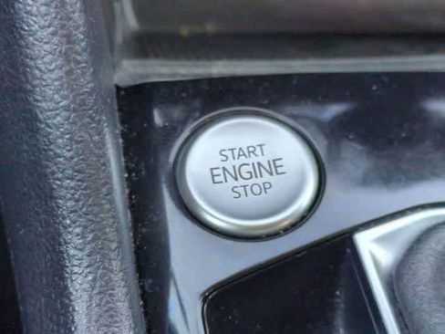 Used 2024 Volkswagen Taos SE image 16