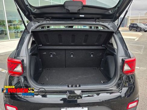 Used 2025 Hyundai Venue SEL FWD image 26