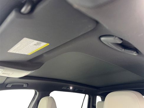 Used 2024 Volkswagen Tiguan SE R-Line image 71