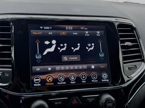 Used 2022 Jeep Grand Cherokee Limited image 12