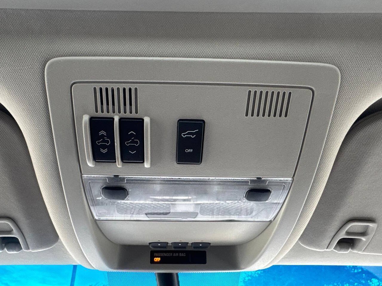 Used 2013 Cadillac Escalade Luxury RWD image 24