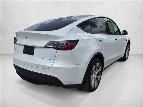 Used 2024 Tesla Model Y Long Range AWD/4WD image 5