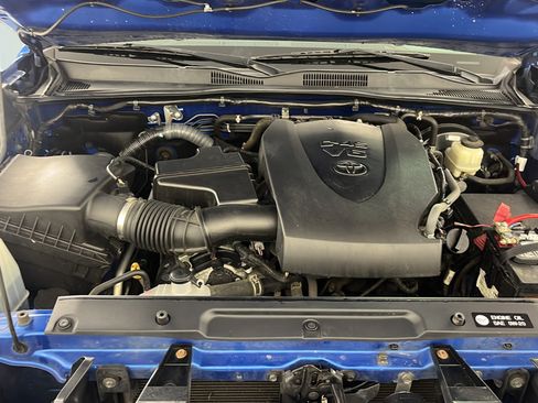 Used 2016 Toyota Tacoma TRD Sport w/ Towing Package AWD/4WD image 20